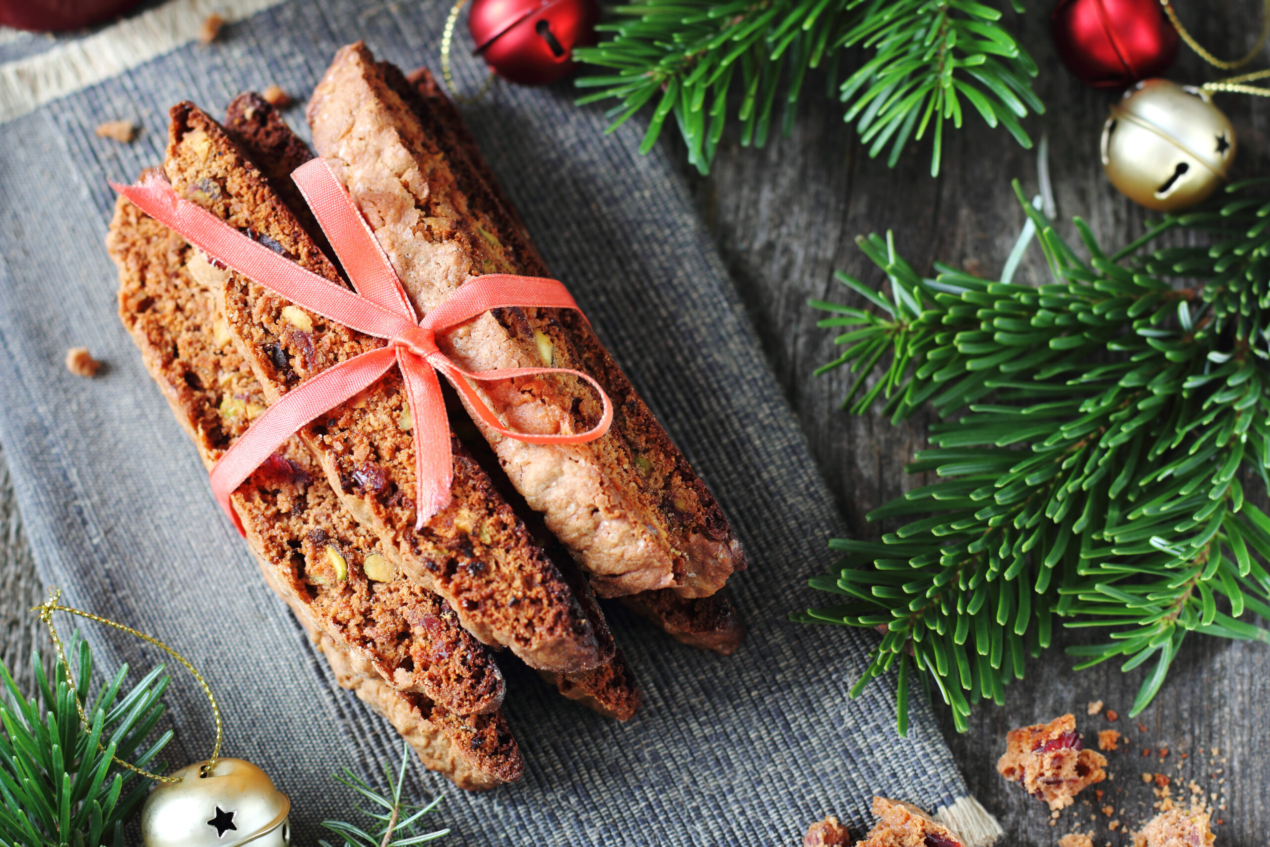 chocolate biscotti with pistachios and cranberries