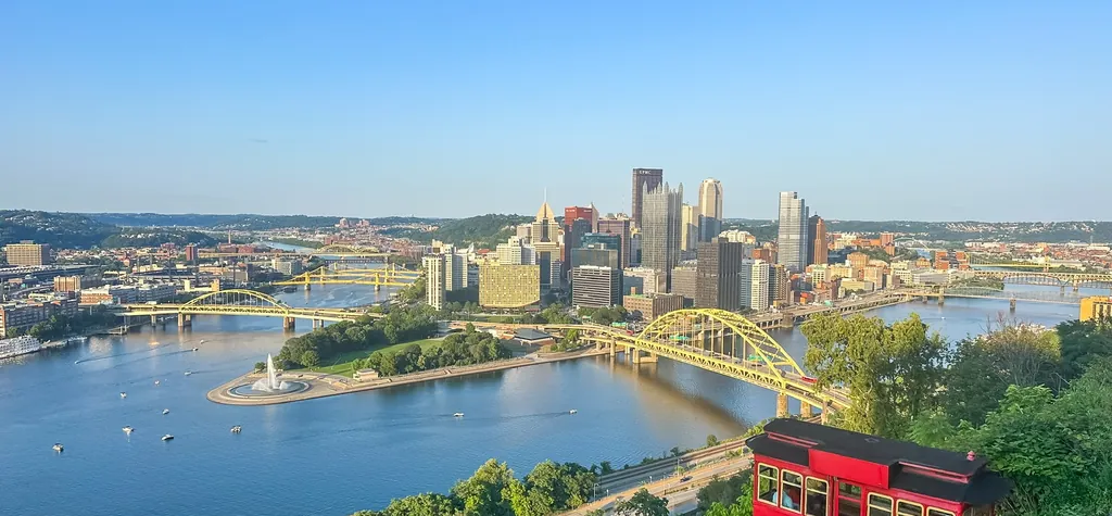 Pittsburgh skyline and the Point seen from Mount Washington